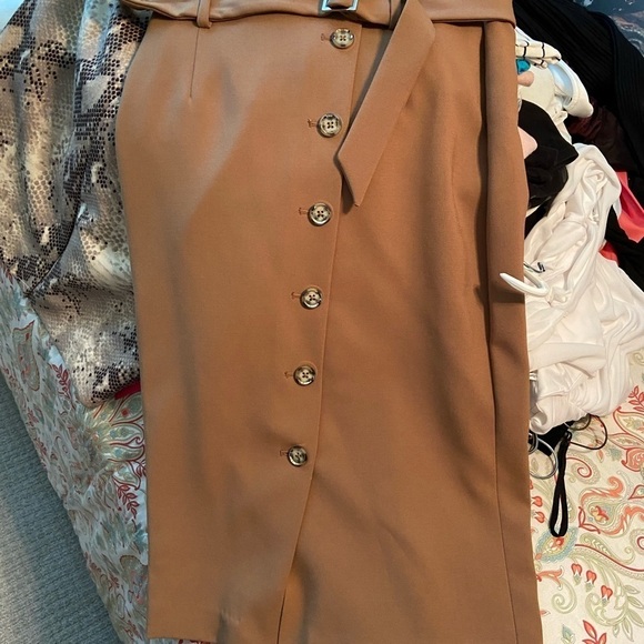 NWT White House Black Market khaki skirt- size 2 - Picture 7 of 7